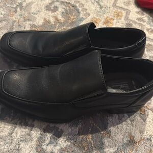 Men’s Apt 9 black dress shoes - size: 9.5